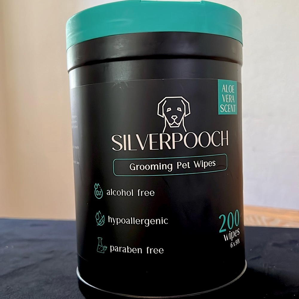 Grooming pet wipes